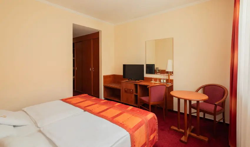 Erzs�bet Park Hotel Par�df�rd� - P�nk�sd (min. 3 �j)