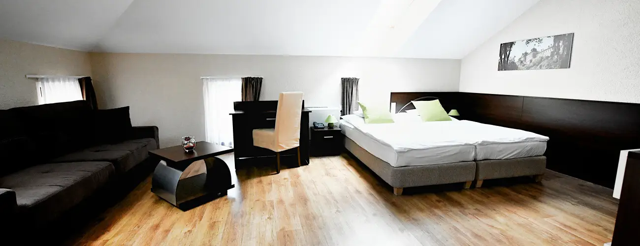 Ezsthd Hotel Veszprm - Pnksd 