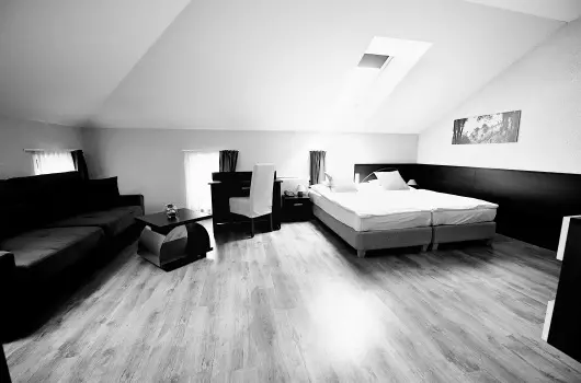 Ez�sth�d Hotel - P�nk�sd 