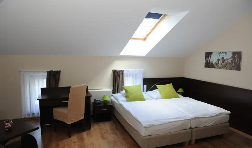 Ezsthd Hotel Veszprm - Pnksd 