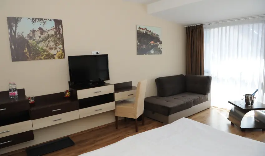 Ezsthd Hotel Veszprm - Pnksd 