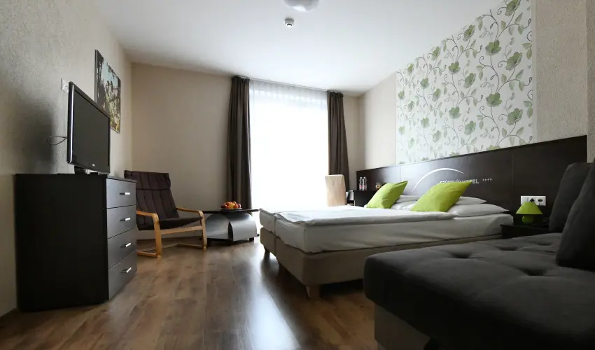 Ezsthd Hotel Veszprm - Pnksd 