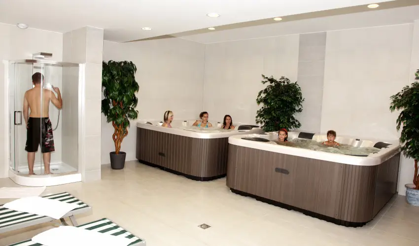 Ezsthd Hotel Veszprm - Pnksd 