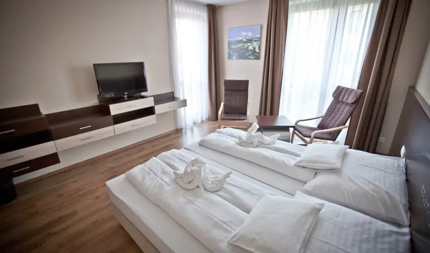 Ezsthd Hotel Veszprm - Pnksd 