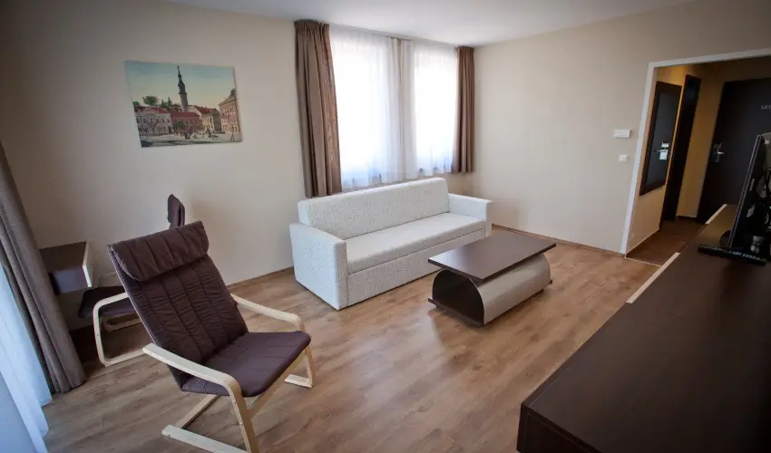 Ezsthd Hotel Veszprm - Pnksd 