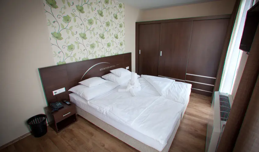 Ezsthd Hotel Veszprm - Pnksd 