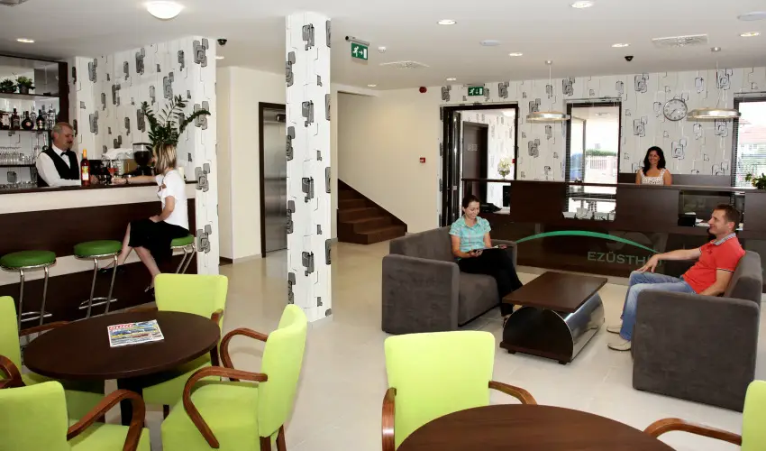 Ezsthd Hotel Veszprm - Pnksd 