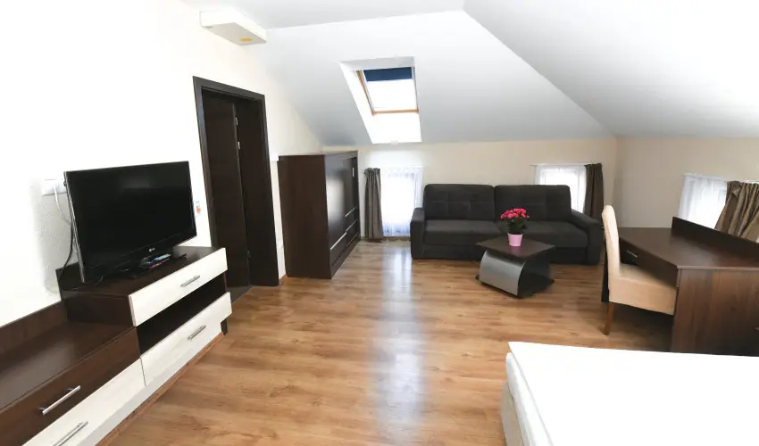 Ezsthd Hotel Veszprm - Pnksd 