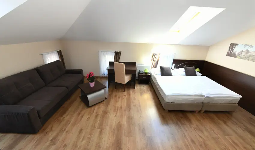 Ezsthd Hotel Veszprm - Pnksd 