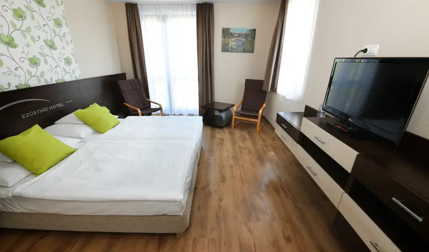 Ezsthd Hotel Veszprm - Pnksd 
