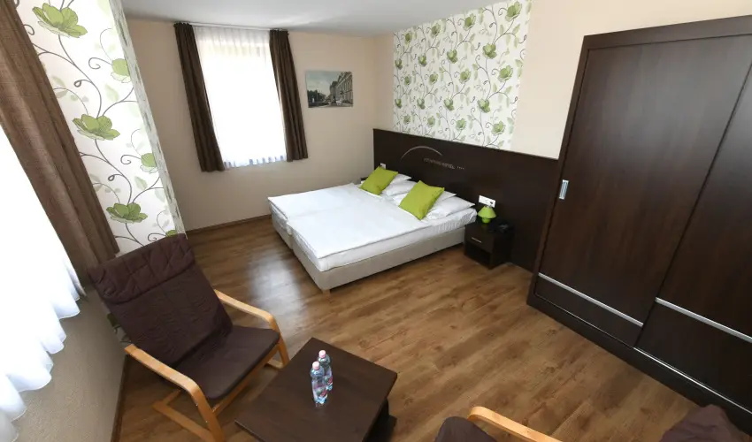 Ezsthd Hotel Veszprm - Pnksd 