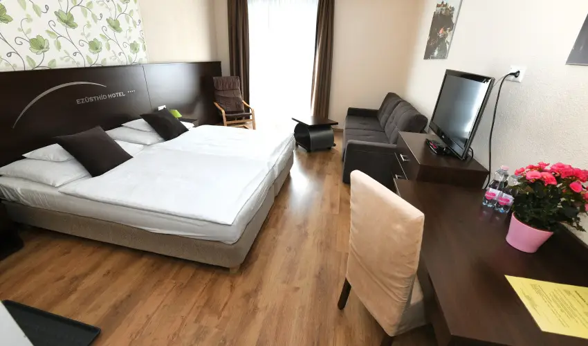 Ezsthd Hotel Veszprm - Pnksd 