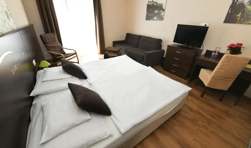 Ezsthd Hotel Veszprm - Pnksd 