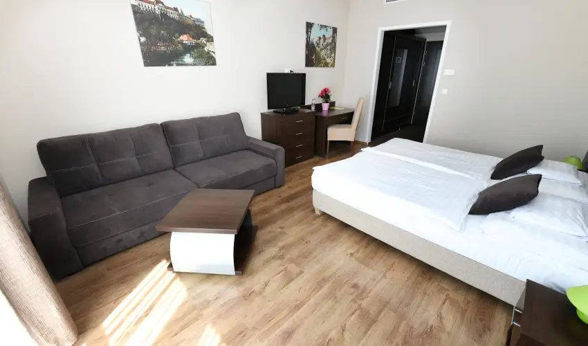 Ezsthd Hotel Veszprm - Pnksd 