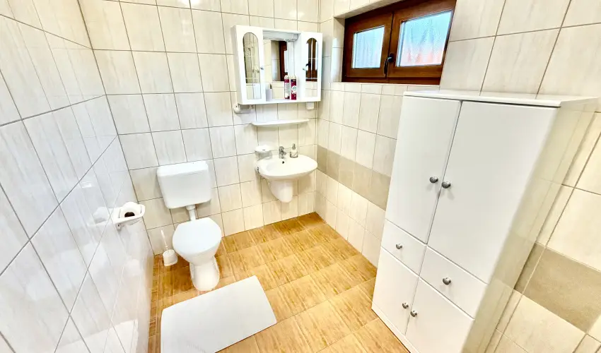 Fenyves Vend�gh�z Si�fok - P�nk�sd - teljes el�refizet�ssel (min. 2 �j)