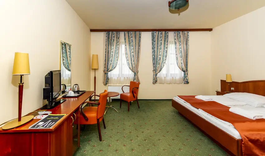 Gastland M0 Hotel Szigetszentmikls - Pnksd