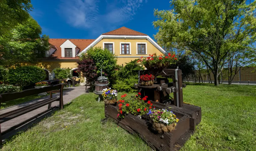 Gastland M0 Hotel Szigetszentmikls - Pnksd