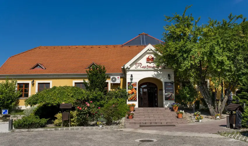 Gastland M0 Hotel Szigetszentmikls - Pnksd