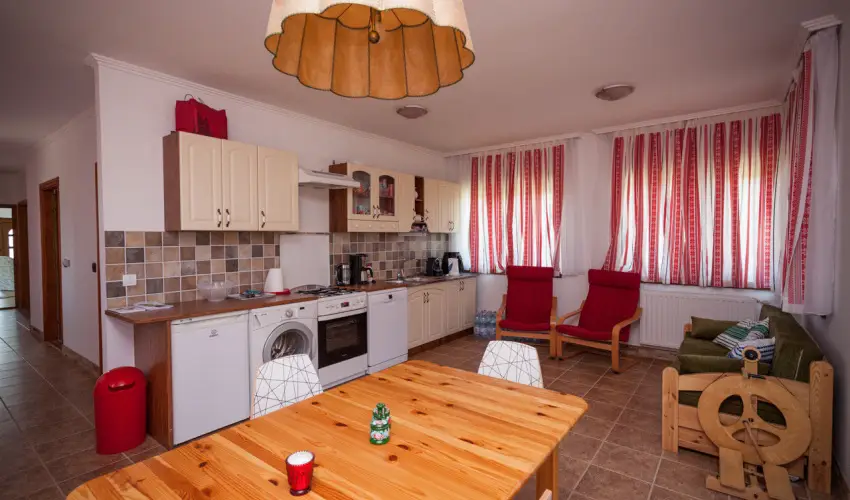 Gedeon Tanya-Panzi Jakabszlls - Pnksd