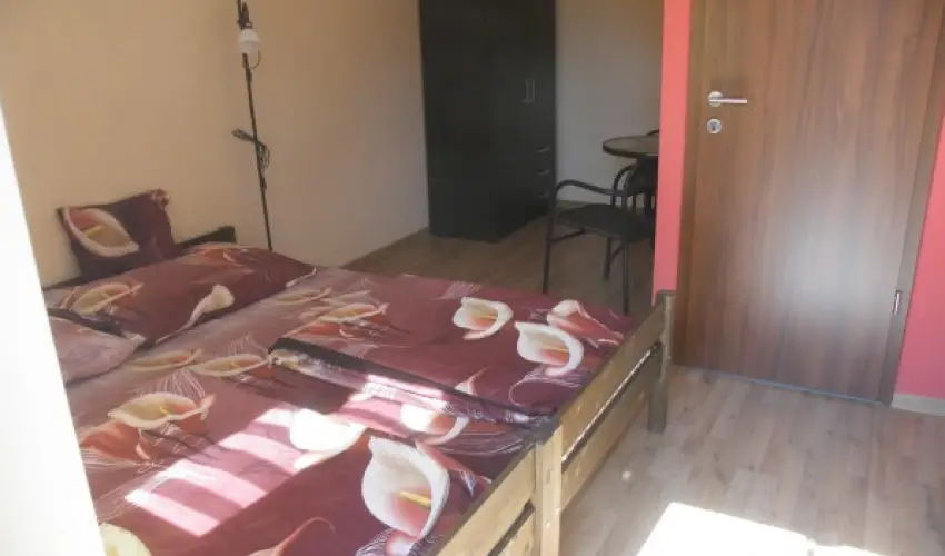 Geszteny�s Vend�gh�z Gyula - P�nk�sd (min. 2 �j)