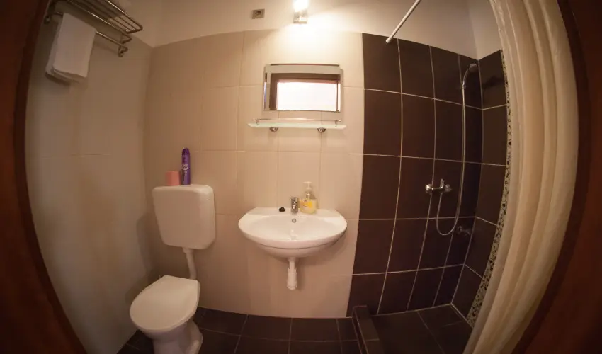 Geszteny�s Vend�gh�z Gyula - P�nk�sd (min. 2 �j)