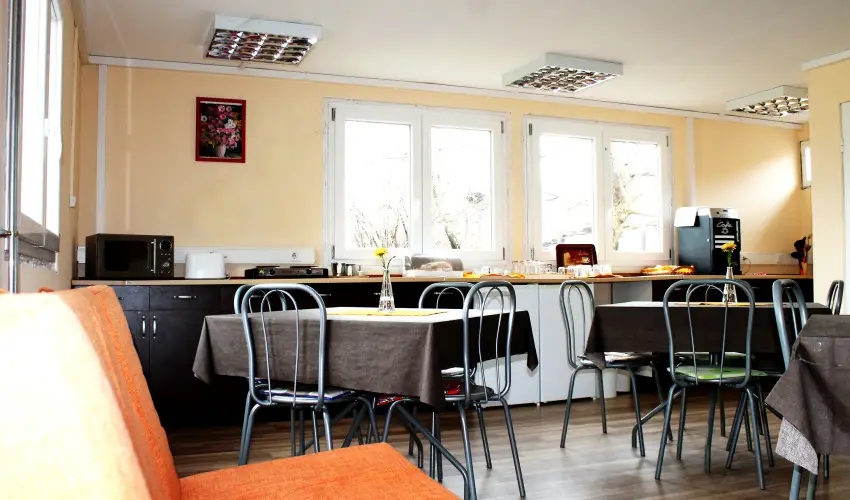 Geszteny�s Vend�gh�z Gyula - P�nk�sd (min. 2 �j)