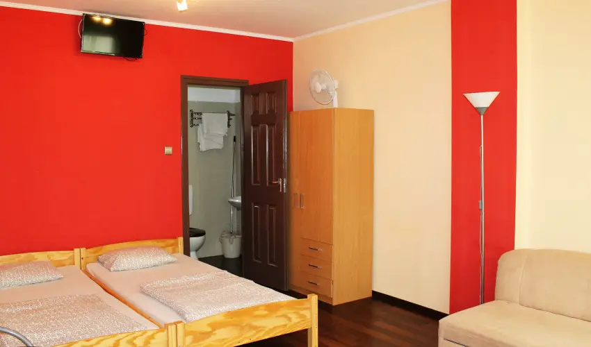 Geszteny�s Vend�gh�z Gyula - P�nk�sd (min. 2 �j)