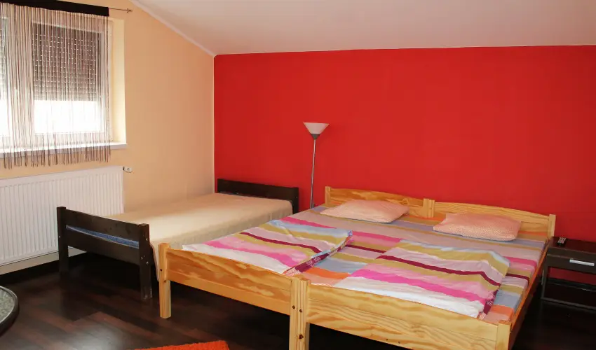 Geszteny�s Vend�gh�z Gyula - P�nk�sd (min. 2 �j)