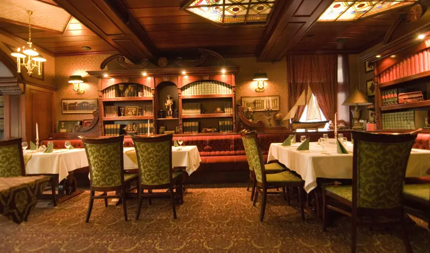 Golden Ball Club Hotel Gyr - Pnksd