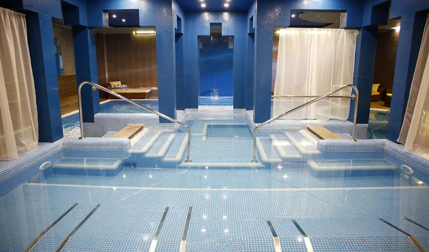 Golden Ball Club Hotel Gyr - Pnksd