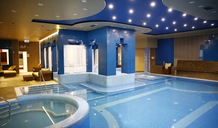 Golden Ball Club Hotel Gyr - Pnksd