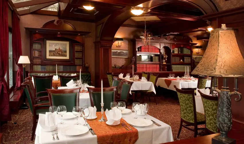 Golden Ball Club Hotel Gyr - Pnksd