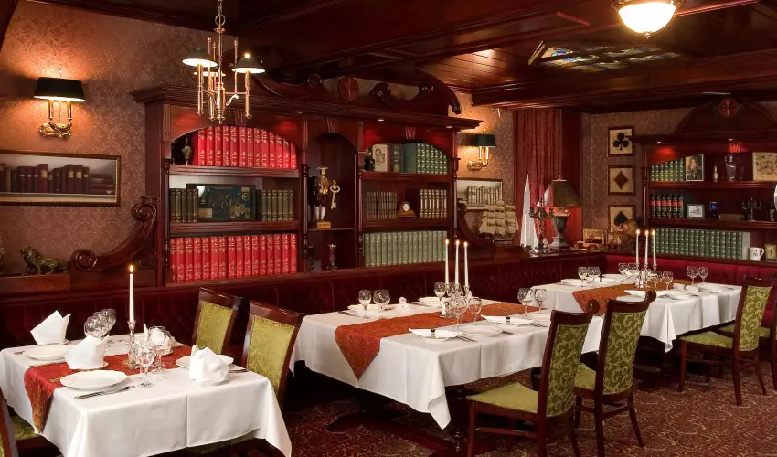 Golden Ball Club Hotel Gyr - Pnksd