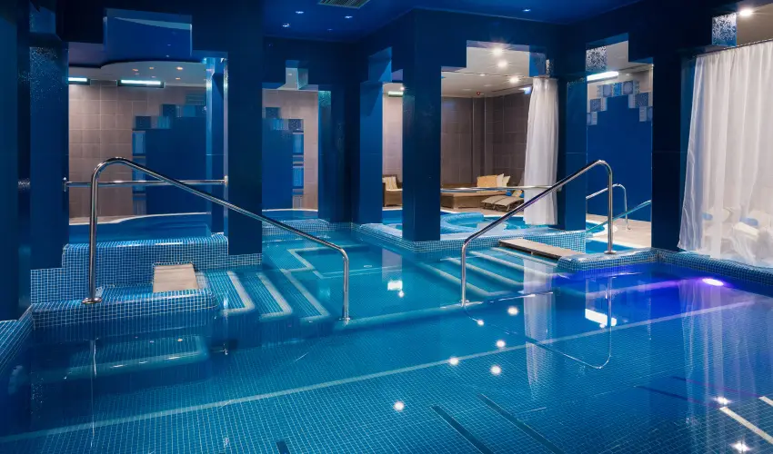 Golden Ball Club Hotel Gyr - Pnksd