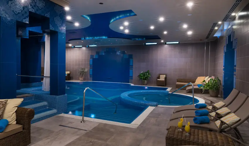 Golden Ball Club Hotel Gyr - Pnksd