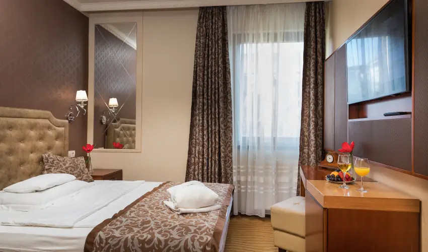 Golden Ball Club Hotel Gyr - Pnksd