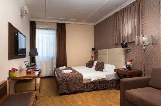 Golden Ball Club Hotel - Pnksd