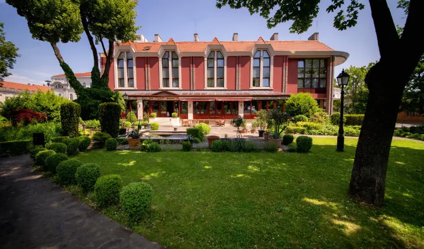 Golden Ball Club Hotel Gyr - Pnksd