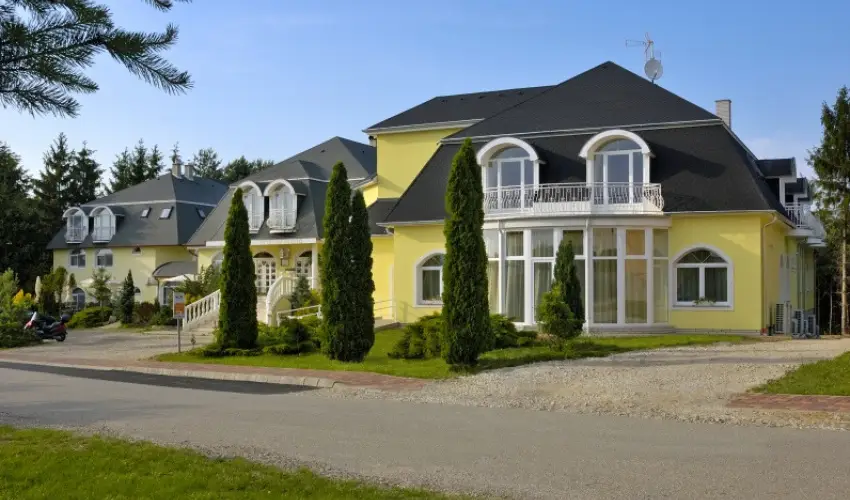 Gosztola Gy�ngye-az erd� sz�llod�ja Gosztola - P�nk�sd (min. 3 �j)