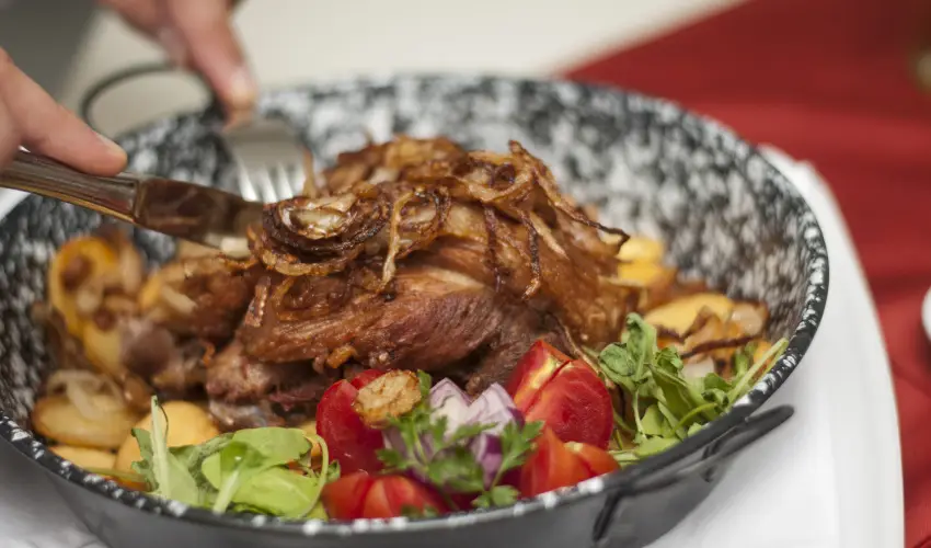 Gosztola Gy�ngye-az erd� sz�llod�ja Gosztola - P�nk�sd (min. 3 �j)