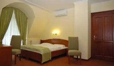 Gosztola Gy�ngye-az erd� sz�llod�ja Gosztola