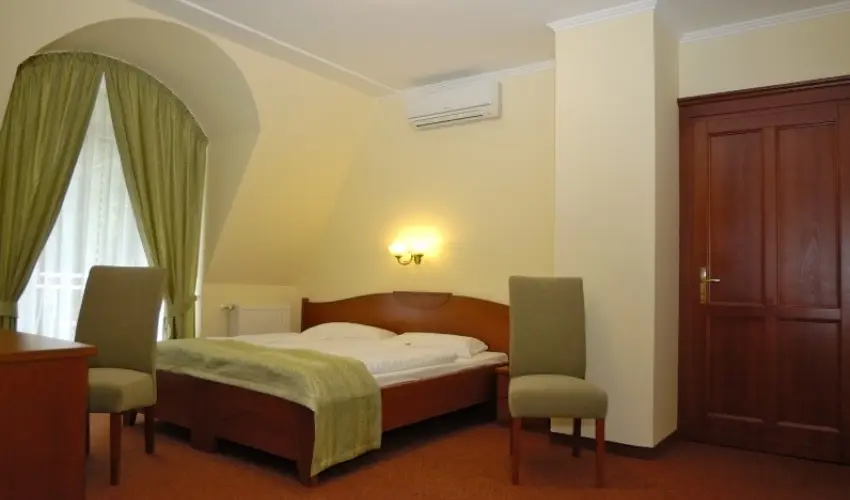 Gosztola Gy�ngye-az erd� sz�llod�ja Gosztola - P�nk�sd (min. 3 �j)