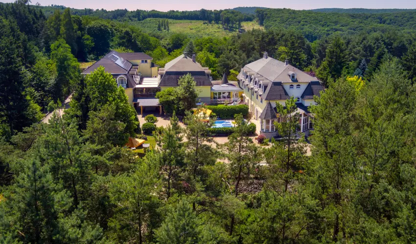 Gosztola Gy�ngye-az erd� sz�llod�ja Gosztola - P�nk�sd (min. 3 �j)