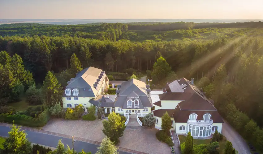 Gosztola Gy�ngye-az erd� sz�llod�ja Gosztola - P�nk�sd (min. 3 �j)