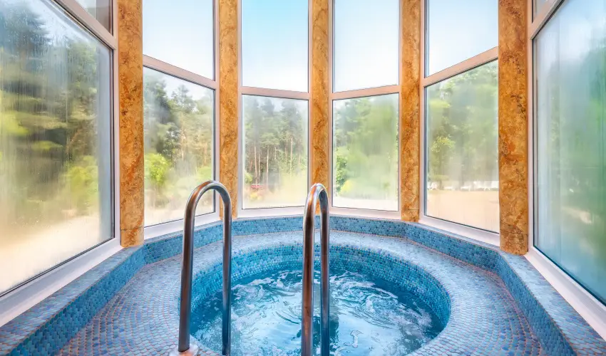 Gosztola Gy�ngye-az erd� sz�llod�ja Gosztola - P�nk�sd (min. 3 �j)