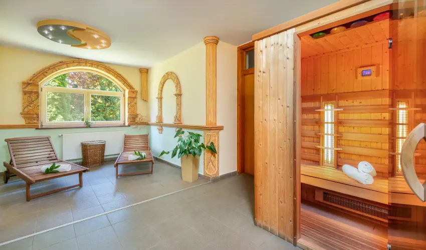 Gosztola Gy�ngye-az erd� sz�llod�ja Gosztola - P�nk�sd (min. 3 �j)