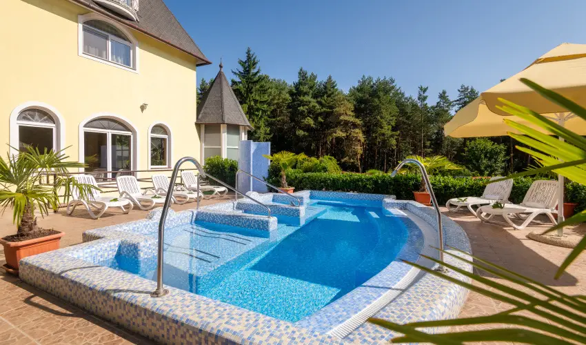 Gosztola Gy�ngye-az erd� sz�llod�ja Gosztola - P�nk�sd (min. 3 �j)