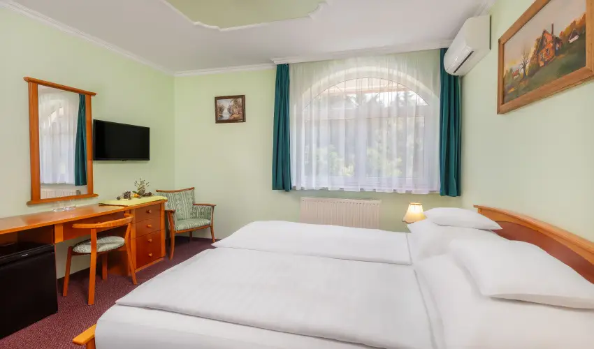 Gosztola Gy�ngye-az erd� sz�llod�ja Gosztola - P�nk�sd (min. 3 �j)