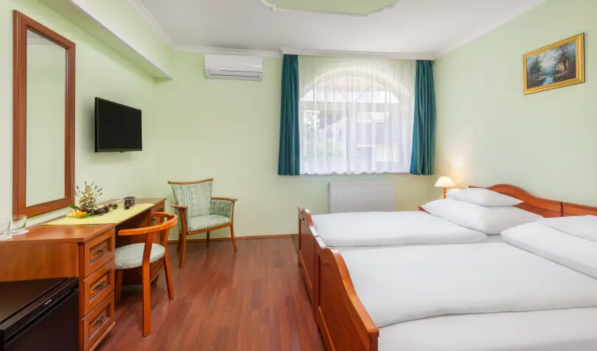 Gosztola Gy�ngye-az erd� sz�llod�ja Gosztola - P�nk�sd (min. 3 �j)