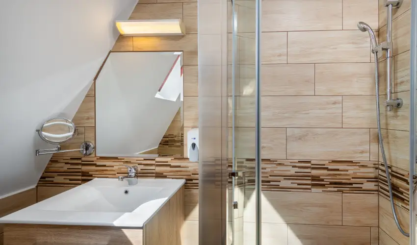 Gosztola Gy�ngye-az erd� sz�llod�ja Gosztola - P�nk�sd (min. 3 �j)